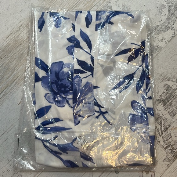 Yumi Kim Blue and White Floral Print Wrap Robe One Size Fits All - Picture 4 of 4